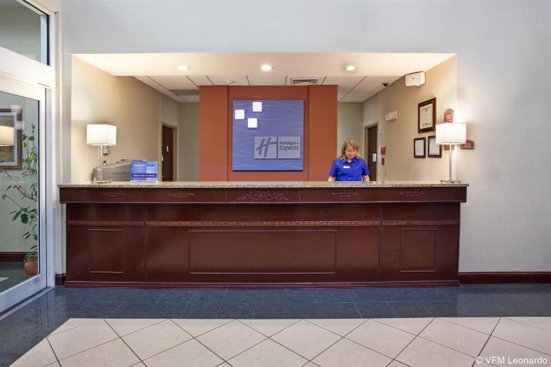 Holiday Inn Express & Suites - Commerce By Ihg Exterior foto